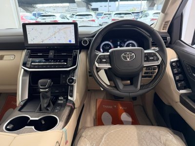 2025 Toyota LAND CRUISER 300 照片 2