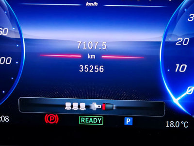 MERCEDES-BENZ EQE - 9