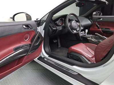 صورة 10 لـ 2011 AUDI R8