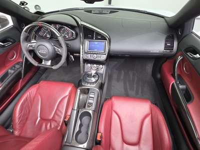 صورة 4 لـ 2011 AUDI R8