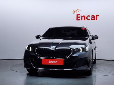 صورة 2 لـ 2025 BMW 5 SERIES