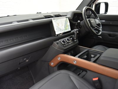 LAND ROVER DEFENDER - 10