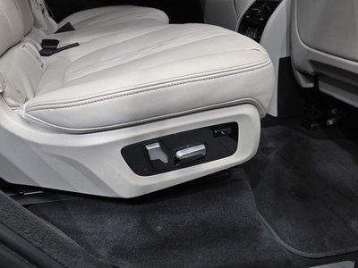 2022 BMW X7 — миниатюра 32