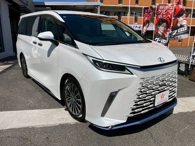LEXUS LM - 4