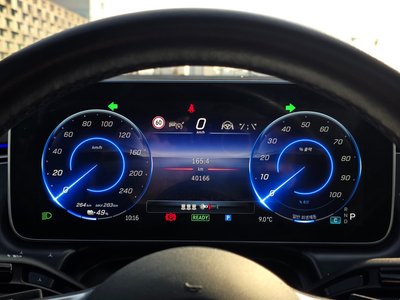 MERCEDES-BENZ EQE - 9