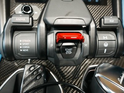 LAMBORGHINI URUS - 9