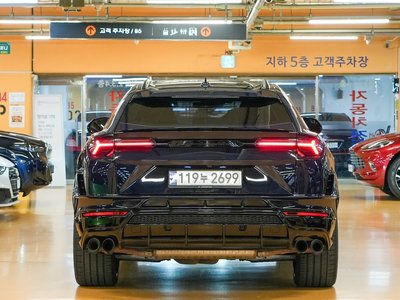 LAMBORGHINI URUS - 2