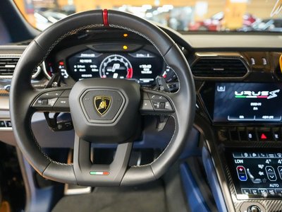 LAMBORGHINI URUS - 10