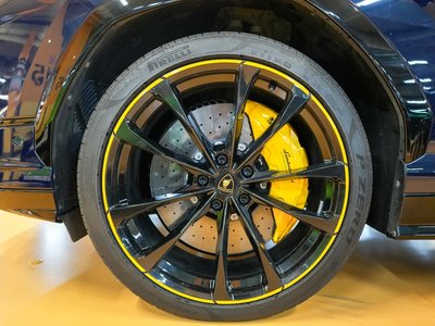 LAMBORGHINI URUS - 6