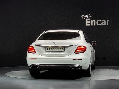 MERCEDES-BENZ E-CLASS - 4