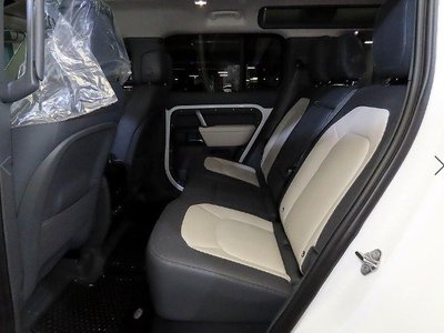 LAND ROVER DEFENDER - 4
