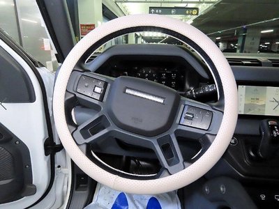 LAND ROVER DEFENDER - 8