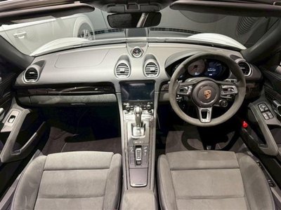 2025 Porsche 718 thumbnail 32