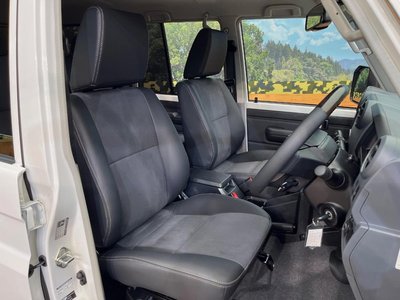 TOYOTA LAND CRUISER 70 - 10