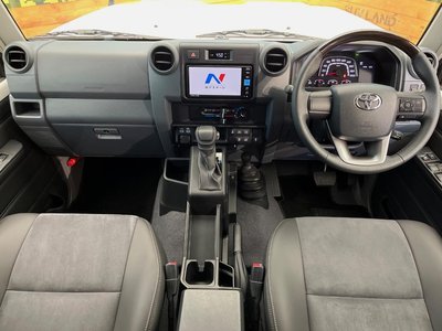 TOYOTA LAND CRUISER 70 - 2