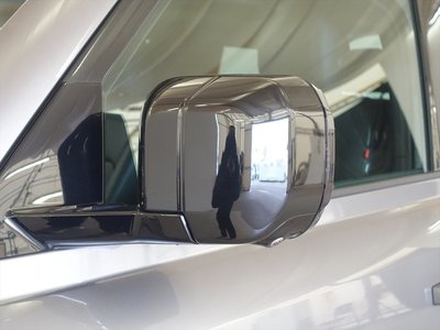 LAND ROVER DEFENDER - 8