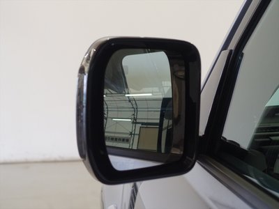 LAND ROVER DEFENDER - 7