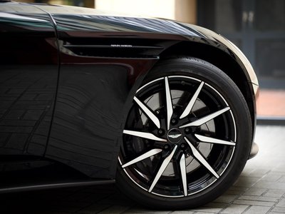2017 Aston Martin DB11 photo 7