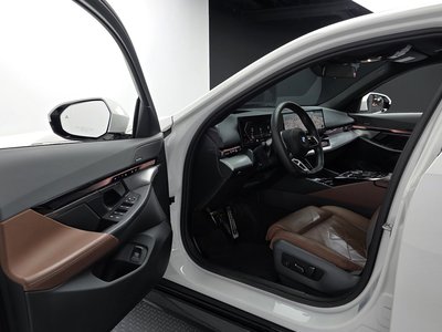 صورة مصغرة 13 لـ 2023 BMW 5 SERIES