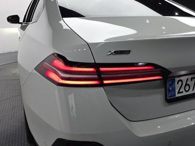 2023 BMW 5 SERIES — фото 10