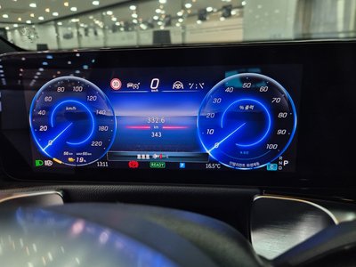 MERCEDES-BENZ EQB - 8