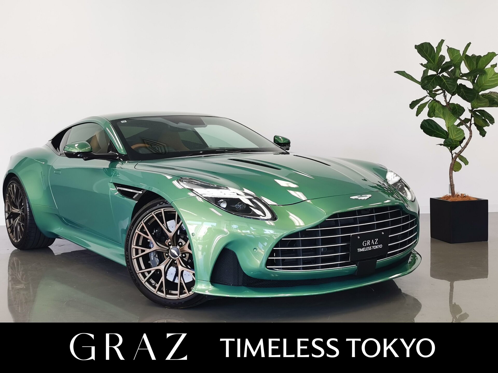 ASTON MARTIN DB12 - View 1