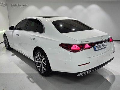 2025 Mercedes-BENZ E-CLASS 照片 2