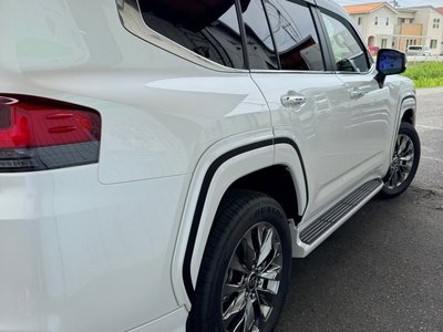 TOYOTA LAND CRUISER 300 - 8