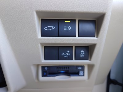 2025 Toyota LAND CRUISER 300 — миниатюра 17