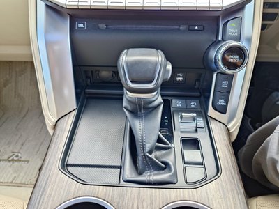 2025 Toyota LAND CRUISER 300 — миниатюра 15