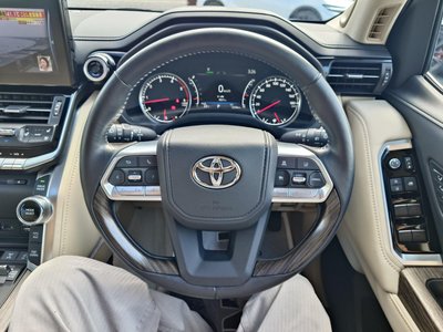 2025 Toyota LAND CRUISER 300 — миниатюра 13