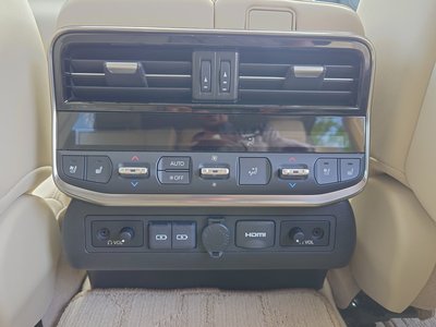 2025 Toyota LAND CRUISER 300 — миниатюра 23