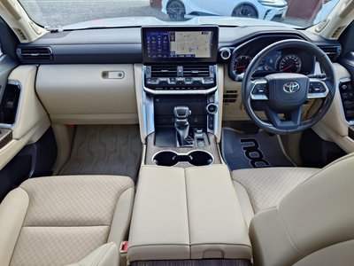 صورة 9 لـ 2025 Toyota LAND CRUISER 300