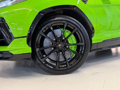 2023 Lamborghini URUS thumbnail 12