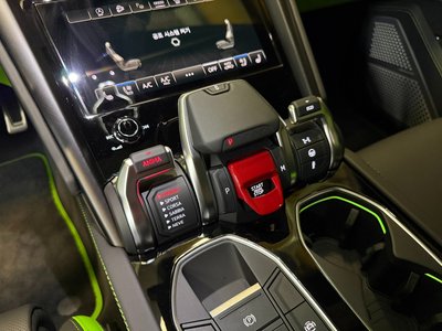 2023 Lamborghini URUS thumbnail 18