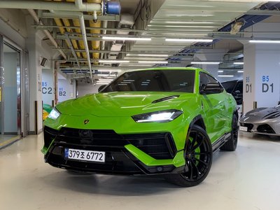 2023 Lamborghini URUS — фото 1