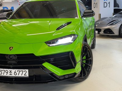 2023 Lamborghini URUS — фото 2