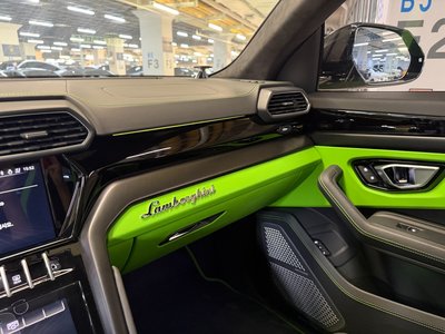 2023 Lamborghini URUS thumbnail 16
