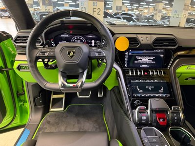 2023 Lamborghini URUS — фото 10