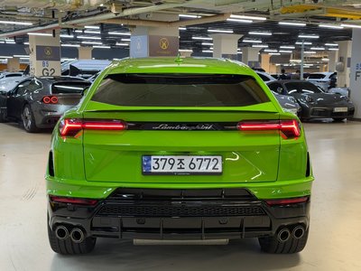 2023 Lamborghini URUS — фото 3