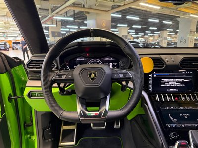 2023 Lamborghini URUS thumbnail 11