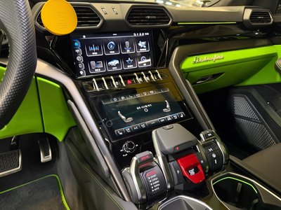 2023 Lamborghini URUS thumbnail 17