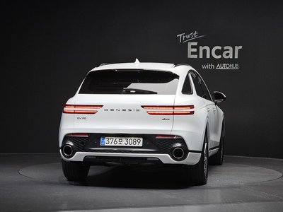 صورة 4 لـ 2023 Genesis GV70