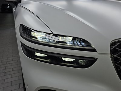 صورة 9 لـ 2023 Genesis GV70