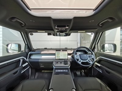 LAND ROVER DEFENDER - 8