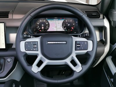 LAND ROVER DEFENDER - 9