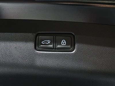 2021 Genesis GV70 thumbnail 32