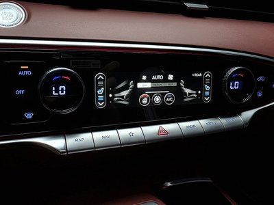 2021 Genesis GV70 thumbnail 23