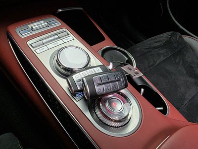 2021 Genesis GV70 thumbnail 12