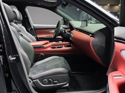 2021 Genesis GV70 thumbnail 16